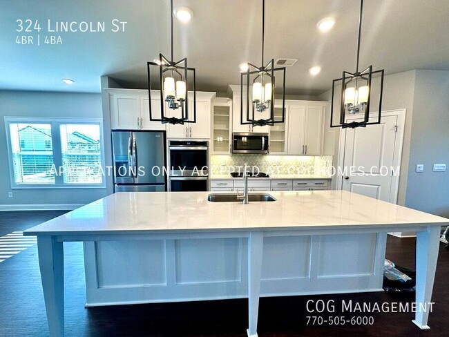 Building Photo - 324 Lincoln St