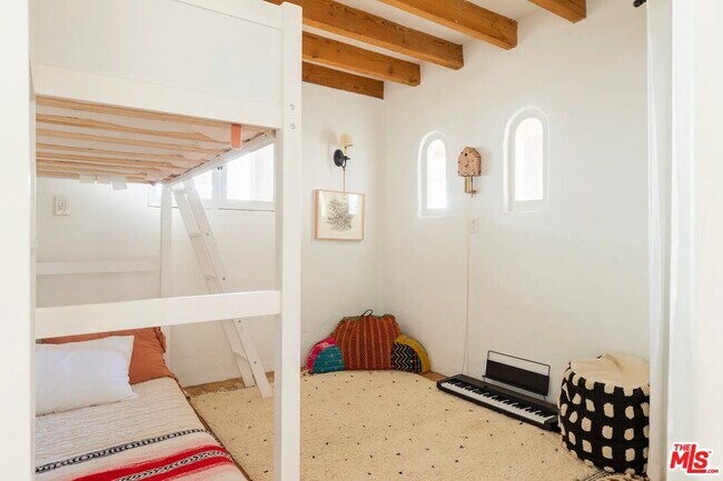 Building Photo - 3539 Canon Dr