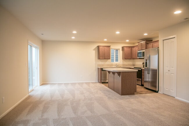 Building Photo - Lacey, 4 bedroom, 2.5 bath home.