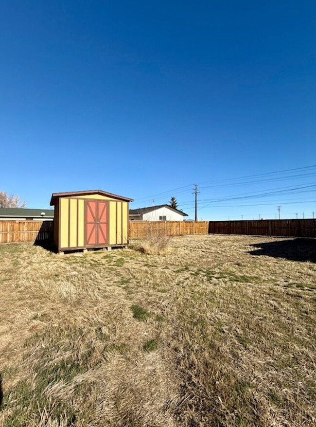 Building Photo - Vintage 4 bedroom Charmer in Redmond w/Lar...