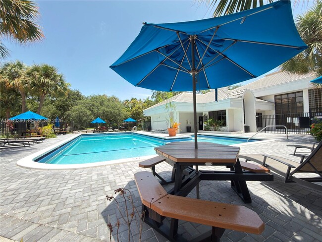 Building Photo - 2550 SW 18th Terrace