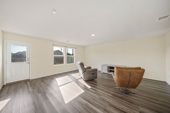 Building Photo - 4 Bedroom/2.5 Bath Elm Valley Subdivision