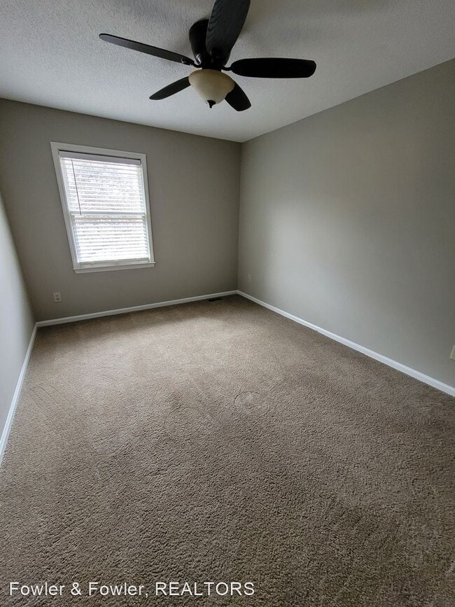 Building Photo - 3 br, 2.5 bath House - 4913 Country Court