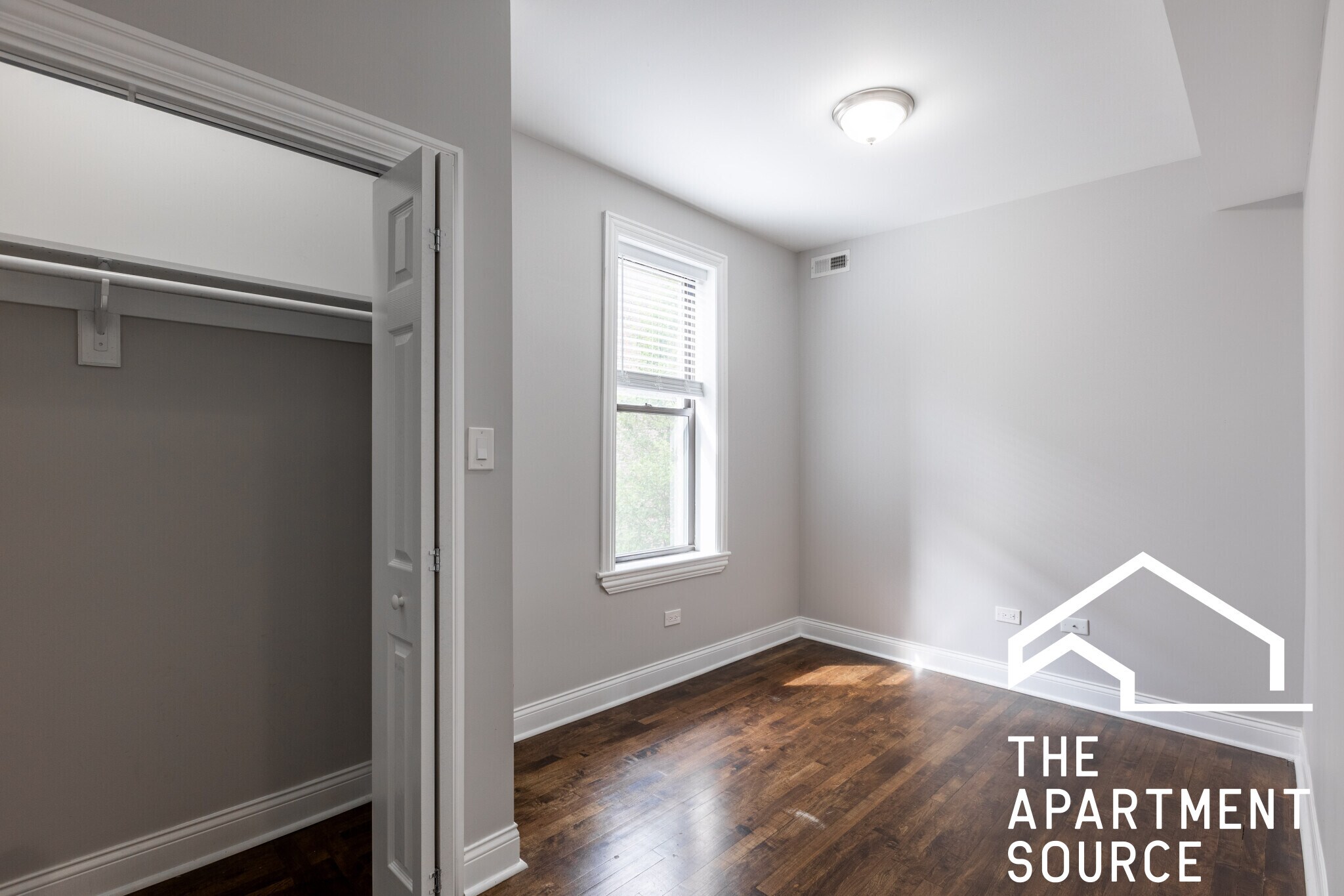 Building Photo - 2019 N Hoyne Ave