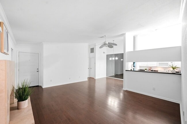 Building Photo - 2425 Augusta Dr
