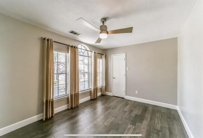 Building Photo - 14723 Bladenboro Dr