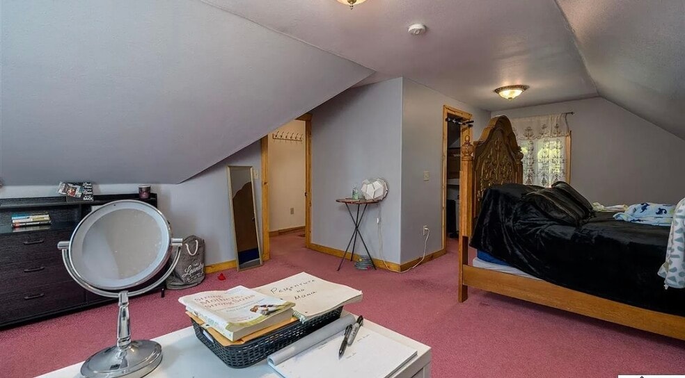 Building Photo - 415 8th St N