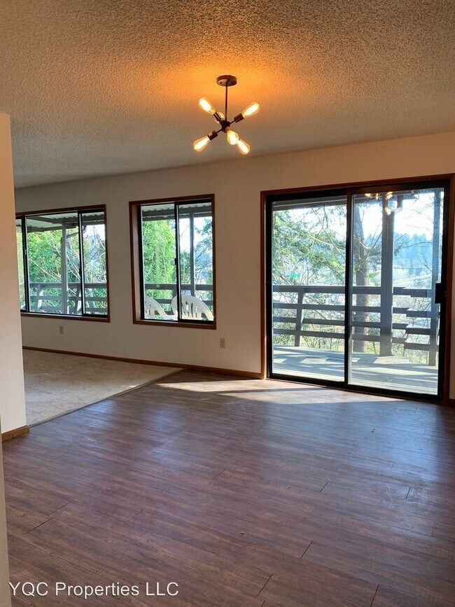 Building Photo - 1504 NE 115th St