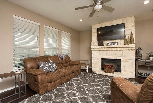 Building Photo - 105 Golden Bear Dr