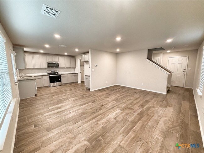 Building Photo - 2432 Ayers Dr