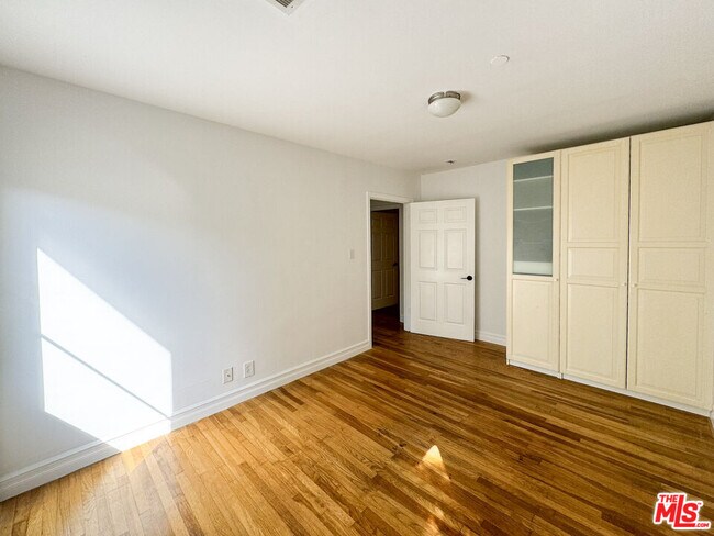 Building Photo - 1116 Chelsea Ave