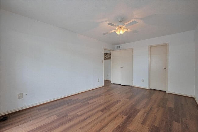 Building Photo - 6500 Sands Point Dr