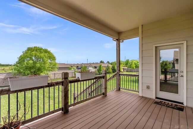 Building Photo - Luxury Home - Month-to-Month or 6-month Le...