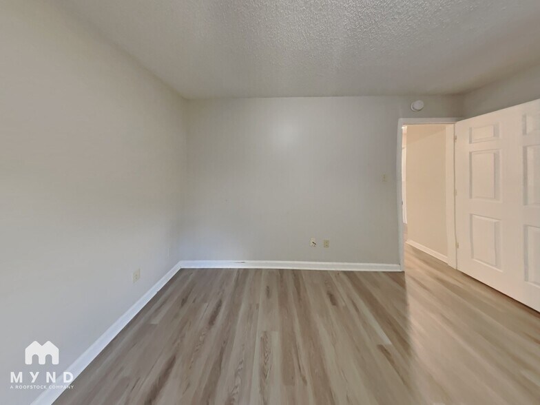 Building Photo - 976 Clarington Dr