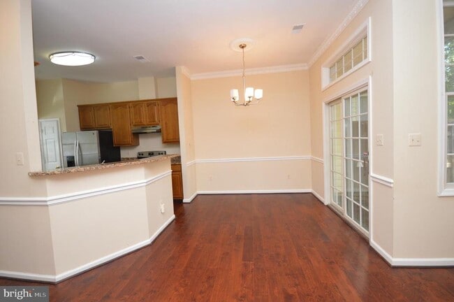 Building Photo - 112 W Park Dr