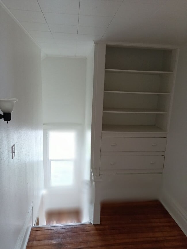 Building Photo - MOVE IN READY!  EASY QUALIFY!