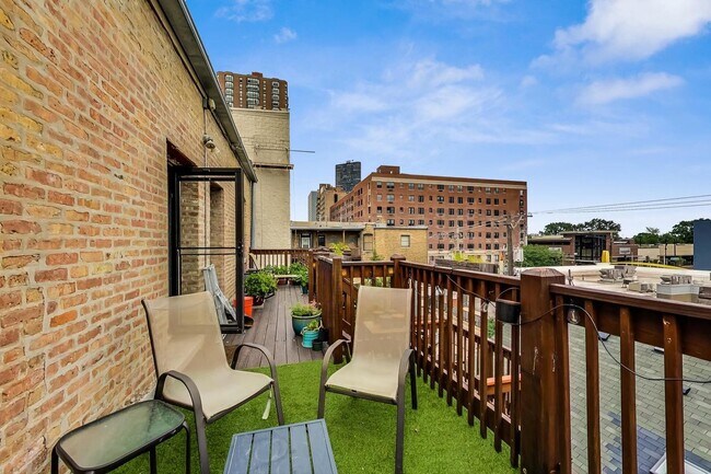 Building Photo - 5121 N Kenmore Ave