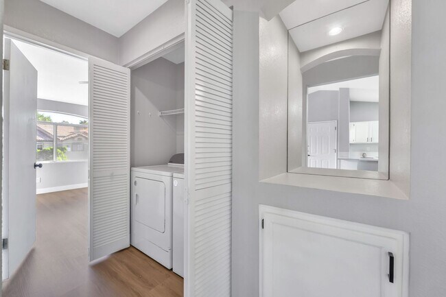 Building Photo - Stylishly Renovated Condo with Modern Finishes in a Gated Community!