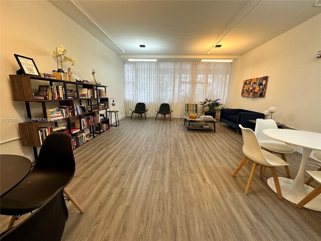 Building Photo - 7545 E Treasure Dr