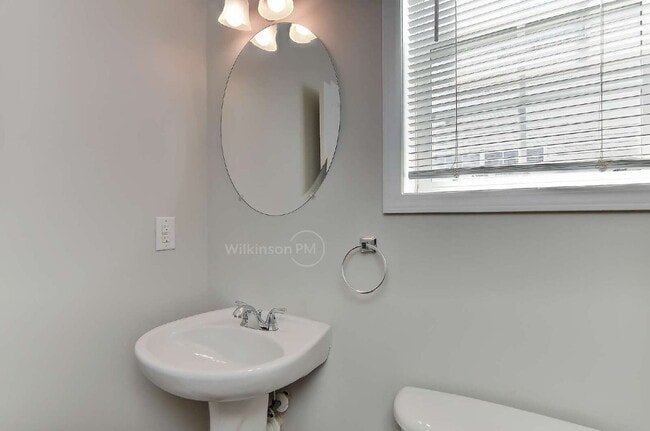 Building Photo - Beautiful 4-Bedroom Two Story Home with Fe...