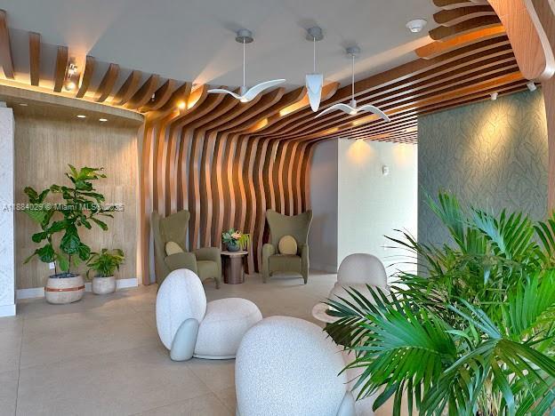 Building Photo - 700 NE 24th St