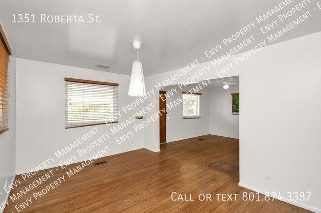 Building Photo - 1351 Roberta St