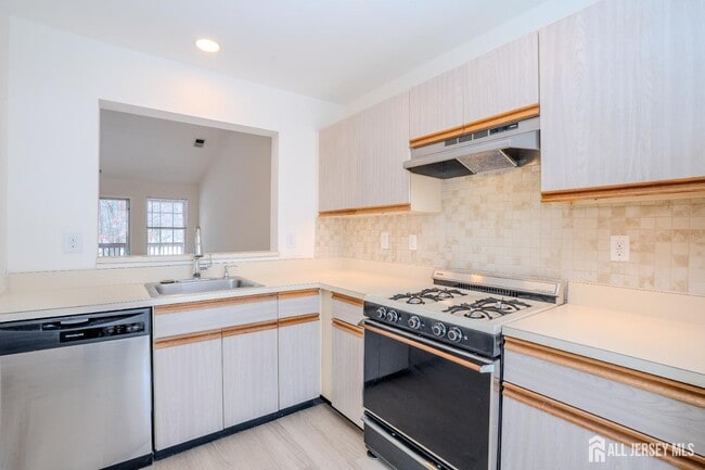 Building Photo - 32 Tanglewood Ct