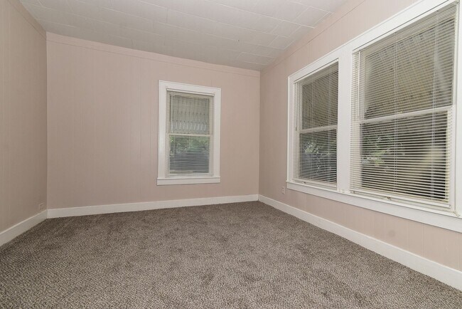 Building Photo - 3814 Roberts St
