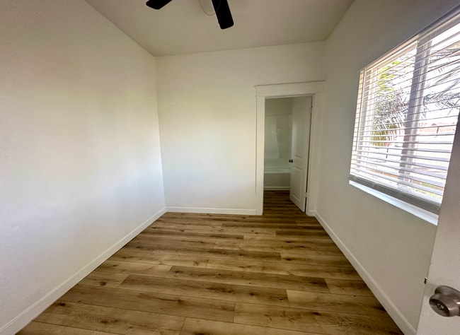 Building Photo - Charming 1 Bed 1 Bath Unit - Move in Speci...