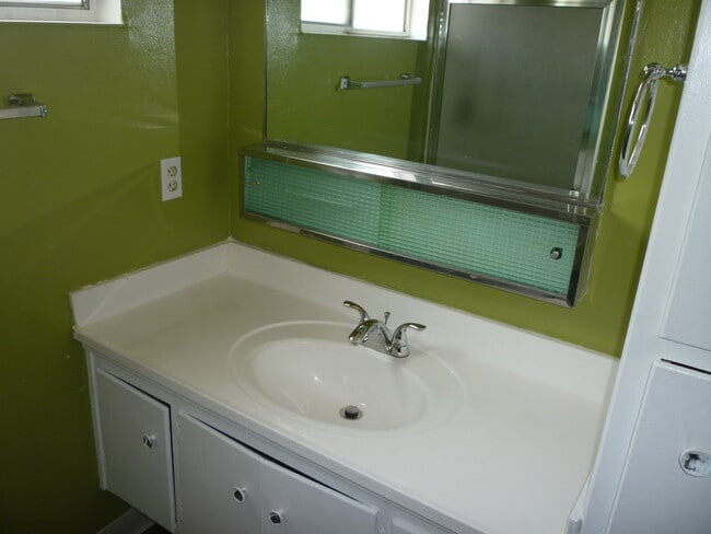 Building Photo - Concord! Dana Estates 3 bedroom 2 bathroom...