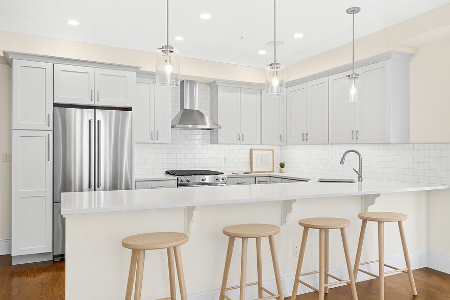 Building Photo - 77 Dix St