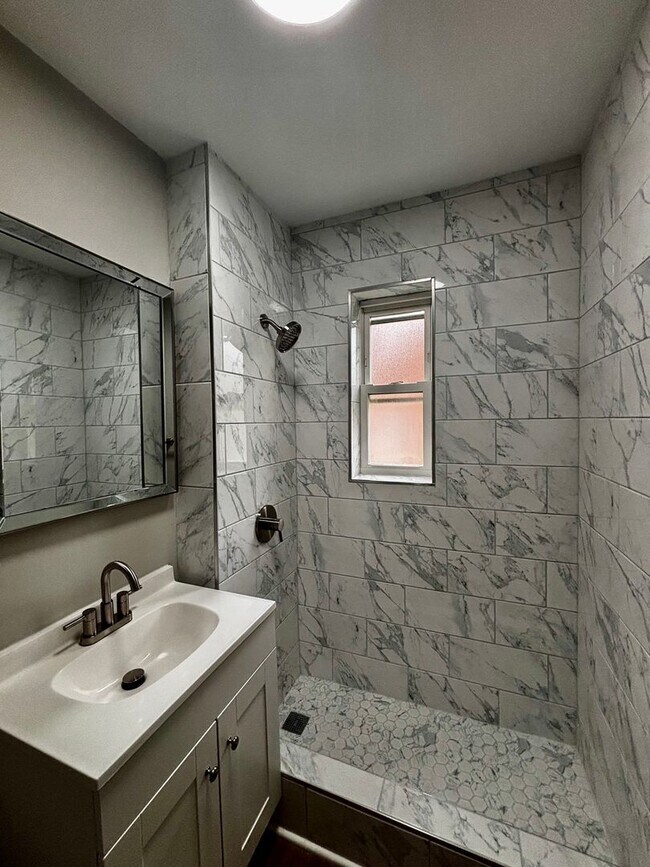 Building Photo - Newly Renovated 2 bedroom in Fairborn! - Schedule a tour now!