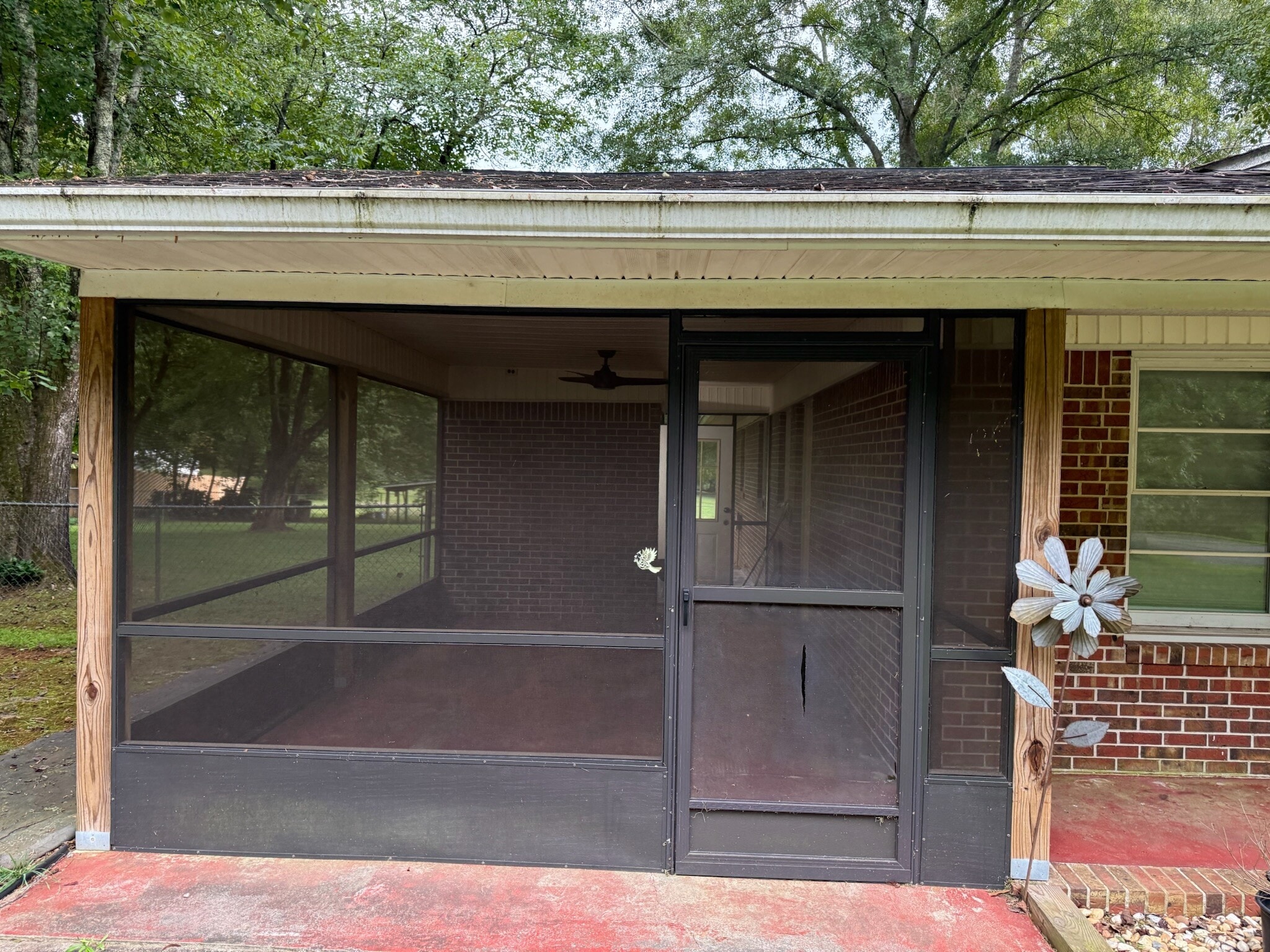 Side entrace that is screened - 403 Cane Creek Valley Rd