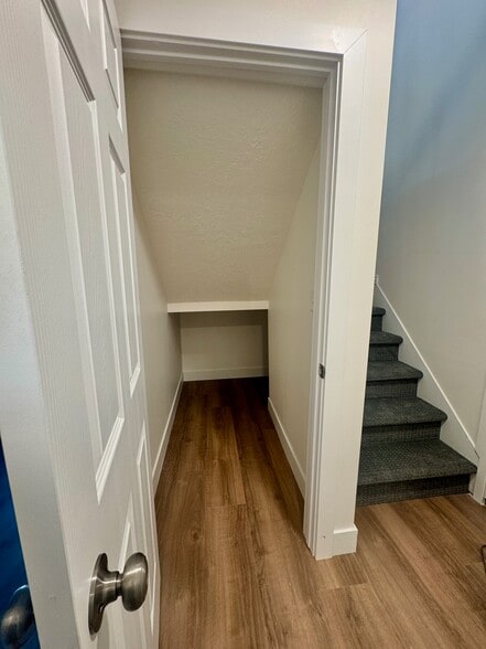 Building Photo - 917 N Dorothea Way