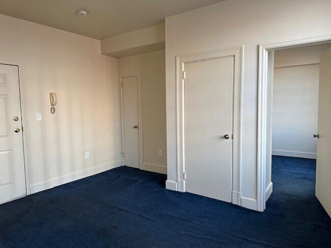 Building Photo - 213 N 2nd St