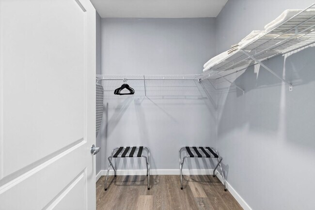 Building Photo - 95 Broadway-SI ID1240377P
