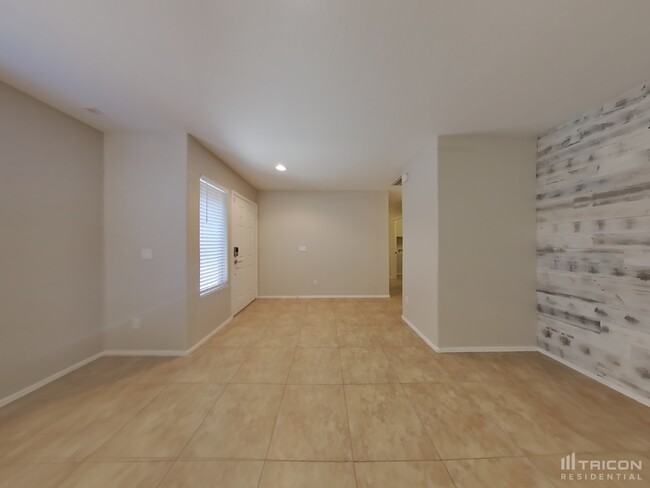 Building Photo - 43780 Elm Dr