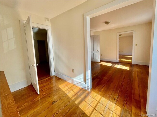 Building Photo - 17 Ribbecke Hill Rd