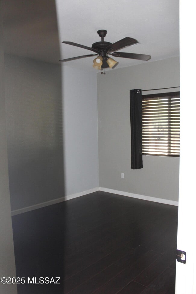 Building Photo - 2635 N Fremont Ave