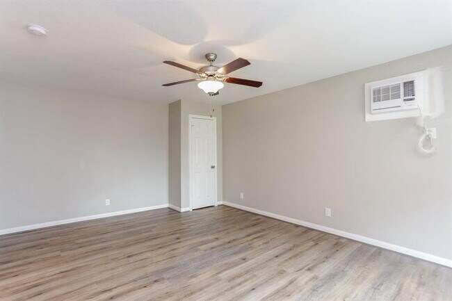 Building Photo - 808 W Main St