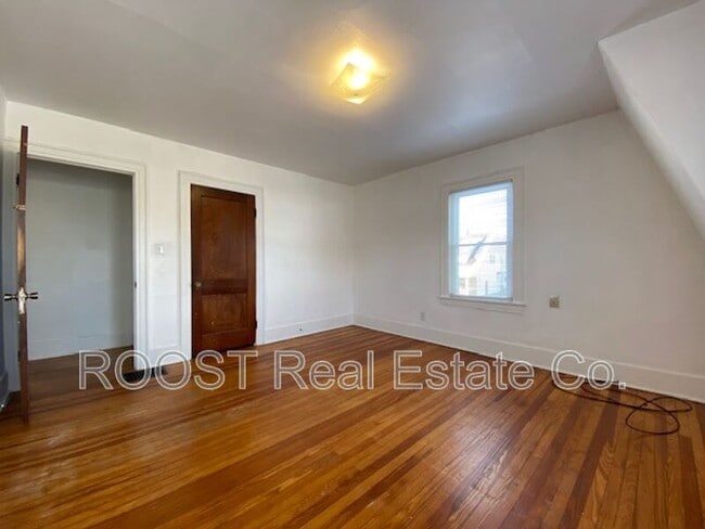 Building Photo - 1725 N Limestone St