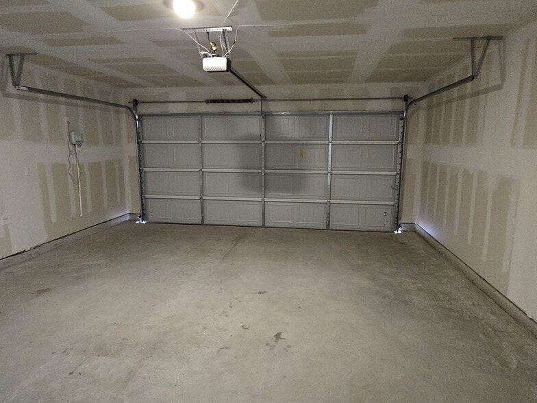 Building Photo - 1305 Salton Ln