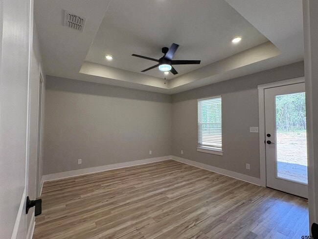 Building Photo - 492 Post Oak Dr