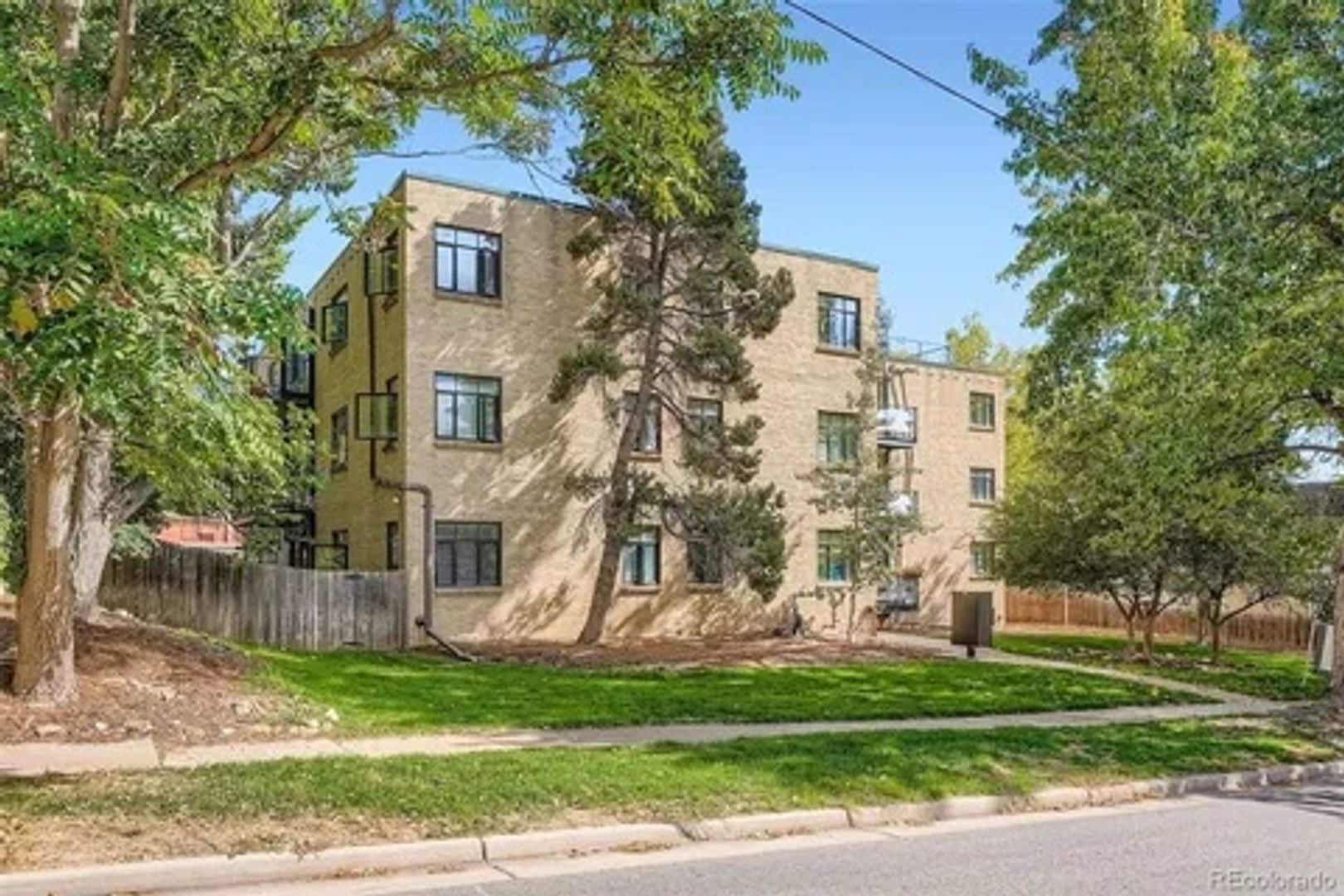 Building Photo - 636 N Washington St