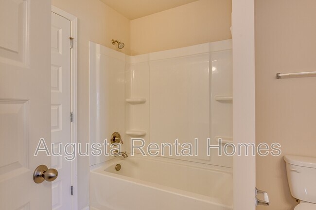 Building Photo - 5014 Vine Ln