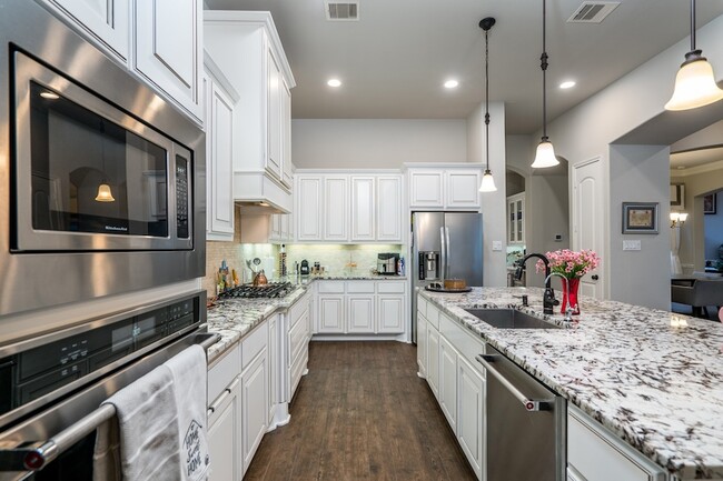 Building Photo - 10410 Southern Hawker