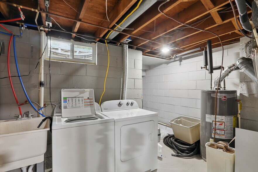 Building Photo - 2514 Woodlynn Ave