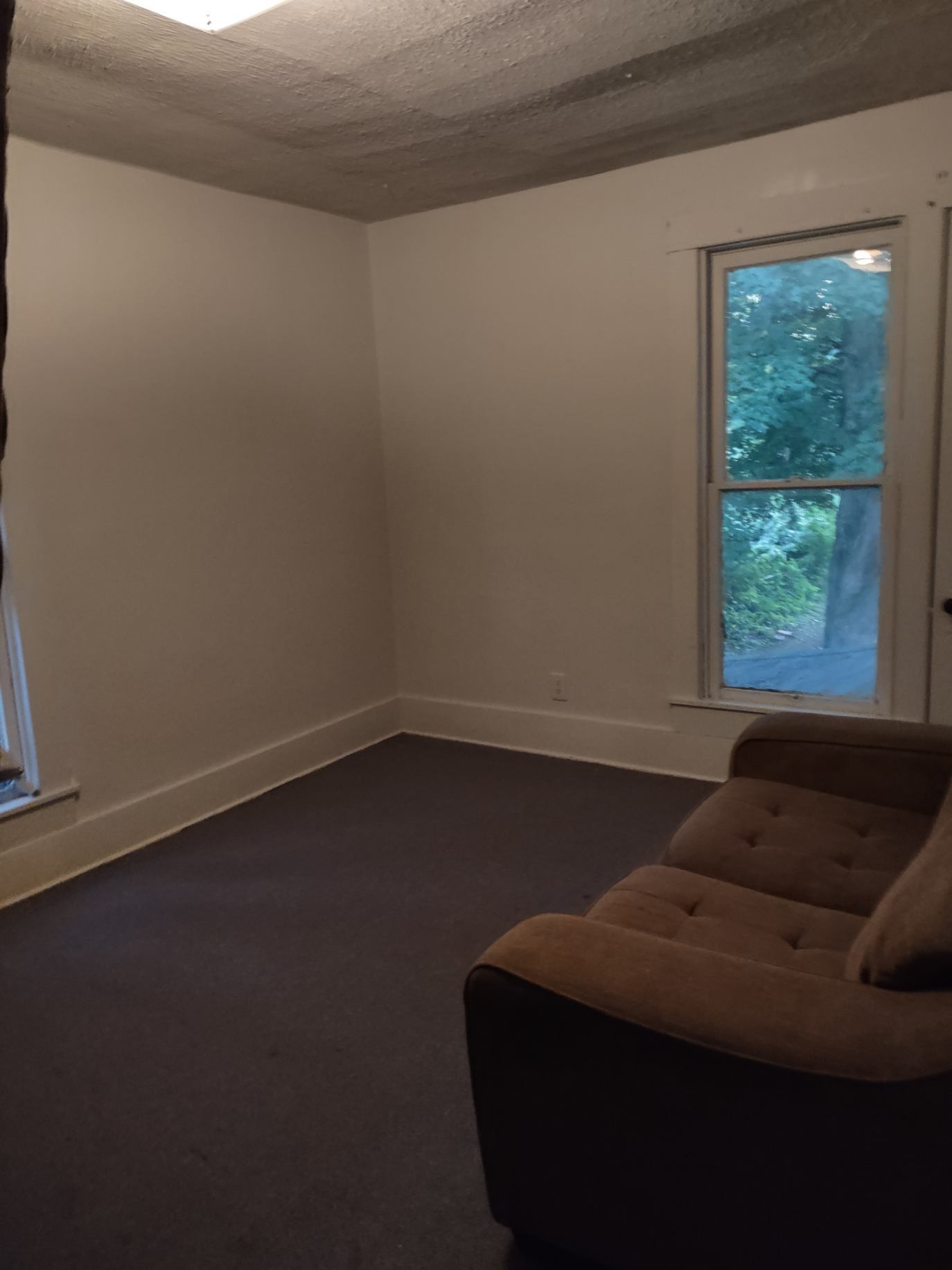 Bedroom - 211 S Western Ave