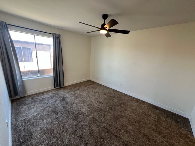 Building Photo - 1534 Hialeah Dr