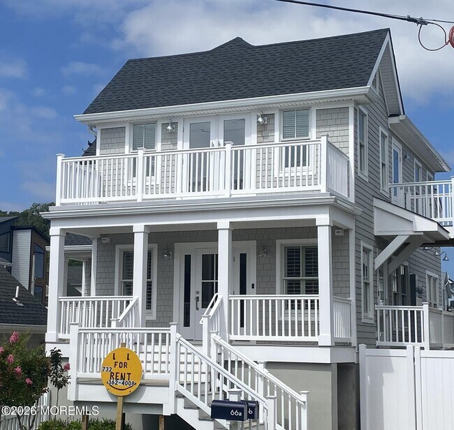 Building Photo - 66 Miller St